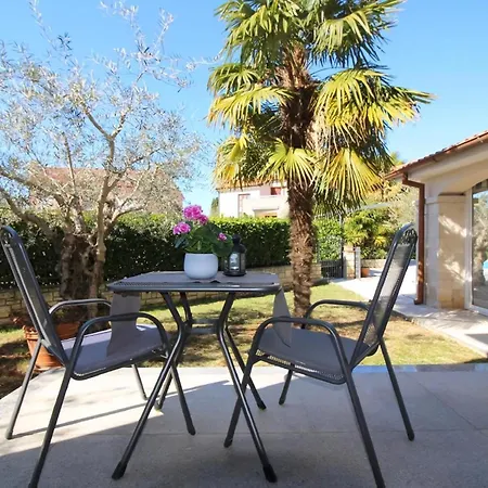 Apartment Paradiso 1 Mit Pool Poreč